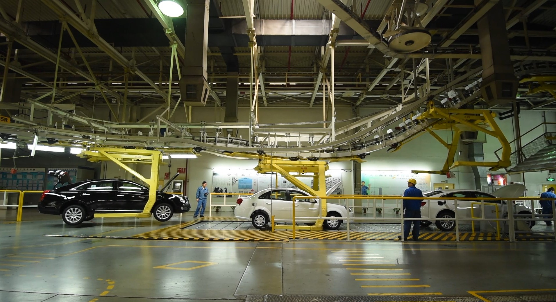 Integrated chain conveyor system