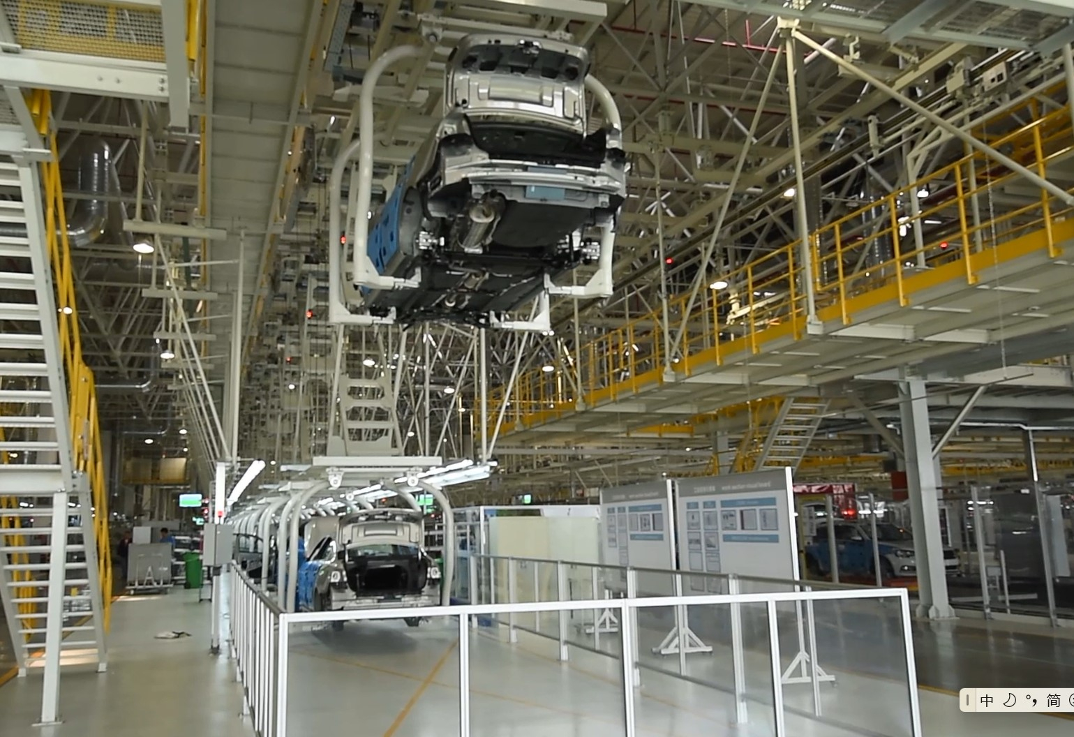 Heavy duty - self-propelled rail trolley conveyor system