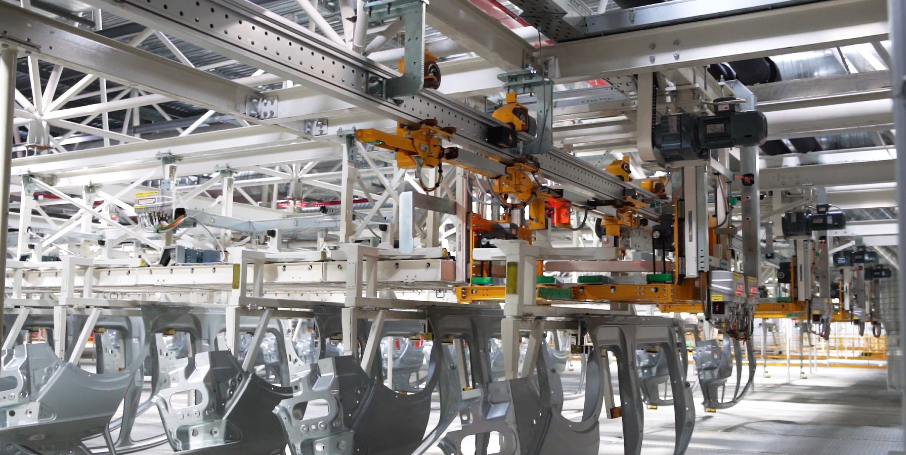 Light load - self-propelled rail trolley conveyor system